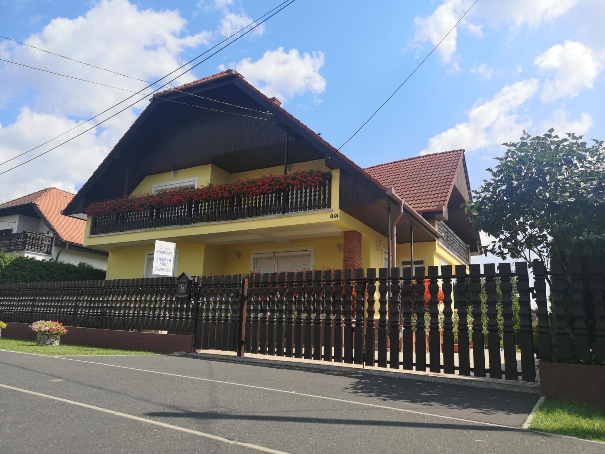Hotel Zsuzsi Vendeghaz Zalaegerszeg Exterior foto