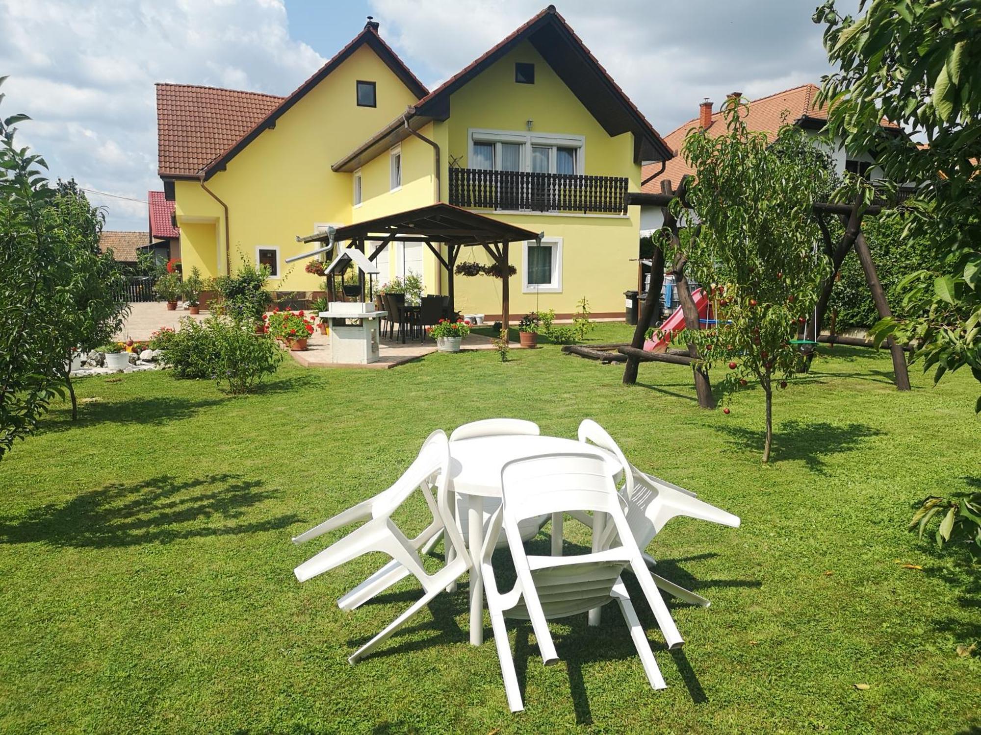 Hotel Zsuzsi Vendeghaz Zalaegerszeg Exterior foto